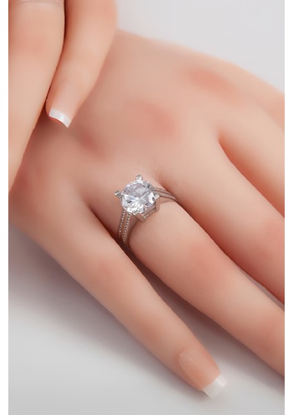 925 Ayar Gümüş Rodyumlu Zirkon Taşlı Bayan Tektaş Yüzük fiyatları