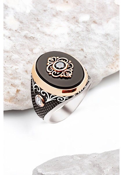 Gümüş Onix Taş Üzeri Motif İşlemeli Erkek Yüzük