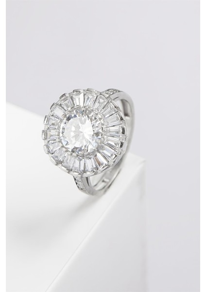 Zirkon Taşlı Baget Süslemeli Rodyumlu 925 Ayar Gümüş Bayan Yüzük