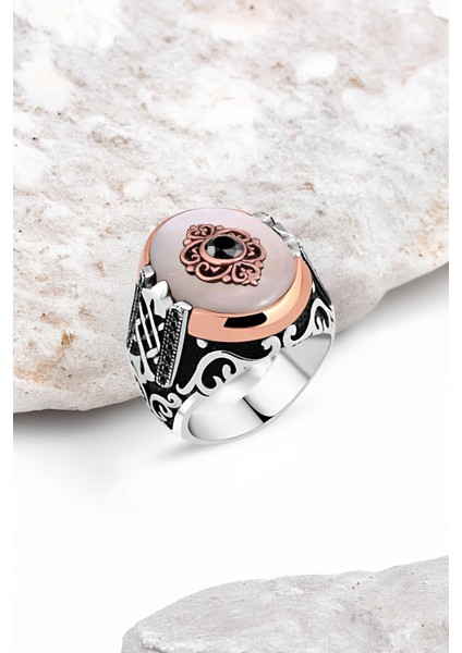 Sedef Taş Ortası Zirkon Taşlı Kenarı Minik Siyah Zirkon Taşlı Gümüş Erkek Yüzük