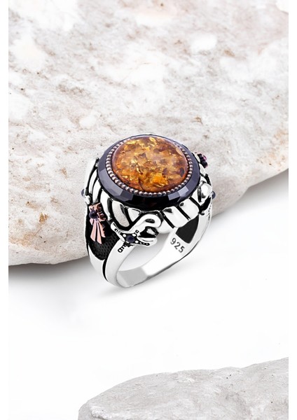 Ortası Sentetik Kehribar Kenarı Çember Taşlı Gümüş Erkek Yüzük