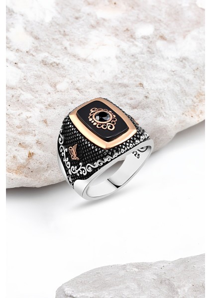 Onix Taşlı Ortası Zirkon Taşlı Motifli Gümüş Erkek Yüzük