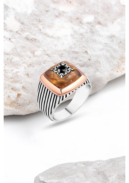 Sentetik Kehribar Üzeri Ortası Zirkon Taşlı Gümüş Erkek Yüzük