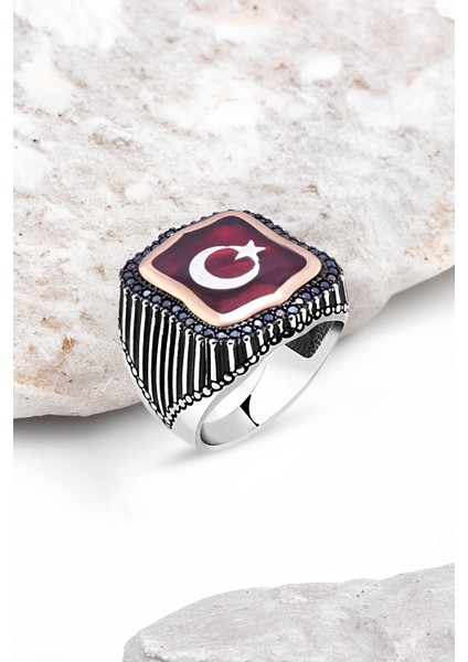 Mineli Türk Bayrağı Kenarı Minik Siyah Zirkon Taşlı Gümüş Erkek Yüzük