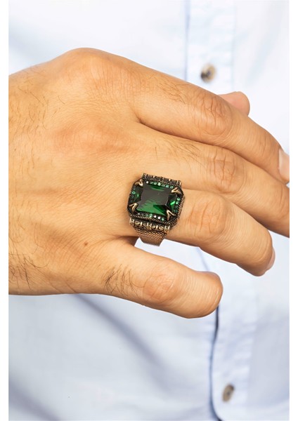 Yeşil Taşlı Otantik İşlemeli Karartmalı Gümüş Erkek Yüzük modelleri