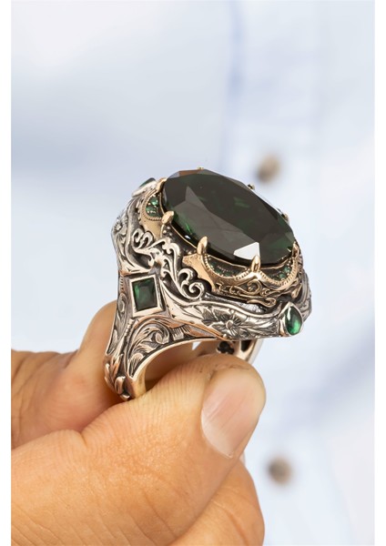 Özel Koleksiyon Yeşil Taşlı Kalem İşlemeli Gümüş Erkek Yüzük