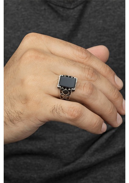 Yanı Zirkon Süslemeli Oniks Taşlı Gümüş Erkek Yüzük fiyatları