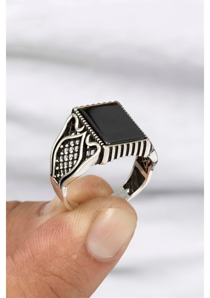 Oniks Taşlı Nokta Desenli Gümüş Erkek Yüzük