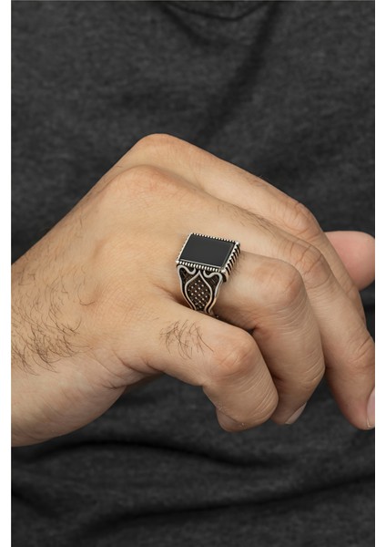 Oniks Taşlı Nokta Desenli Gümüş Erkek Yüzük fiyatları