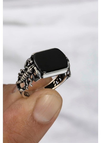Oniks Taşlı Akrep Motifli Gümüş Serçe Parmak Erkek Yüzük