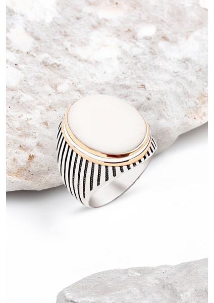 Gümüş Beyaz Onix Taşlı Yanları Mine Süslemeli Çizgili Kasa Erkek Yüzük