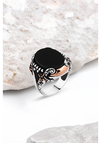 Düz Onix Taşlı Yanları Kılıçlı Gümüş Erkek Yüzük