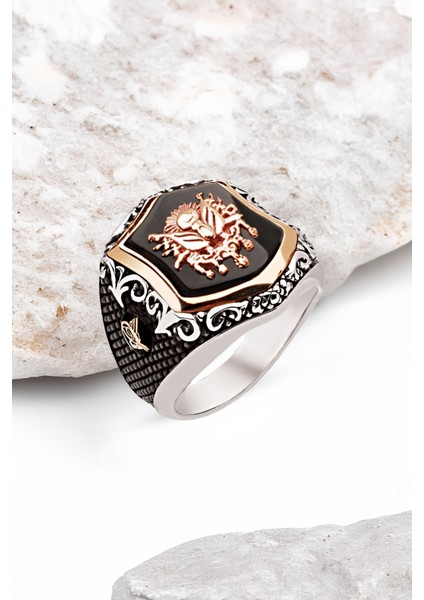 Gümüş Özel Kesim Onix Taşlı Tuğra İşlemeli Erkek Yüzük