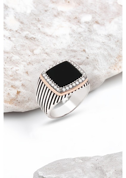 Gümüş Onix Taşlı Beyaz Zirkon Süslemeli Çizgili Kasa Erkek Yüzük