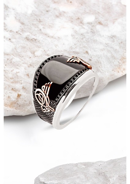 Gümüş Özel Kesim Onix Kenarı Siyah Zirkon İşlemeli Erkek Yüzük