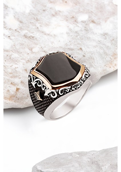 Gümüş Özel Kesim Onix Taşlı Yanları Tuğralı Erkek Yüzük