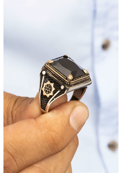 Dikdörtgen Siyah Oniks Taşlı Yıldız Desenli Gümüş Erkek Yüzük