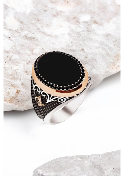 Gümüş Siyah Onix Taşlı Zirkon Süslemeli Yanları Tuğra İşlemeli Erkek Yüzük