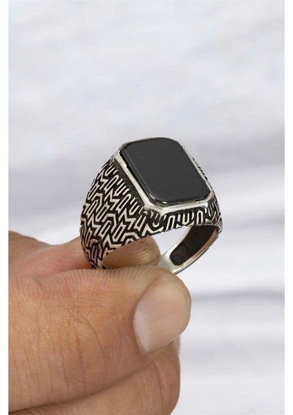 Kare Oniks Taşlı Runik Desenli Gümüş Erkek Yüzük
