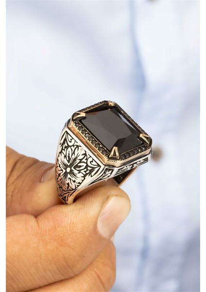 Dikdörtgen Siyah Oniks Taşlı Kalem İşlemeli Gümüş Erkek Yüzük