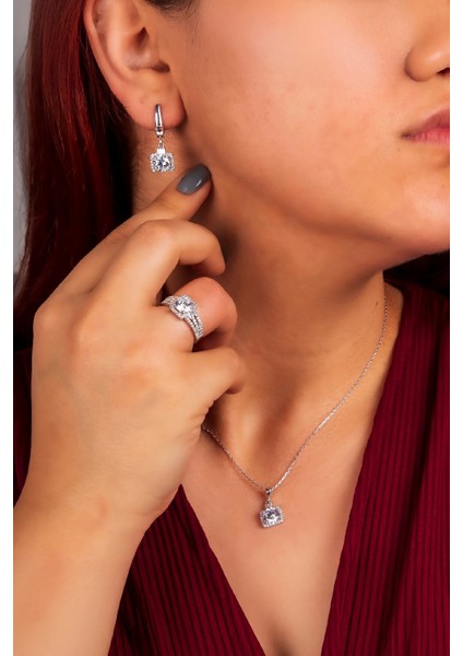 925 Ayar Gümüş Rodyumlu Full Zirkon Taşlı Baget Süslemeli Bayan Takı Seti modelleri