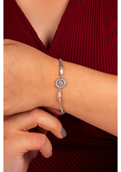 925 Ayar Gümüş Rodyumlu Baget Taşlı Zirkon Süslemeli Çiçek Bayan Bileklik fiyatları