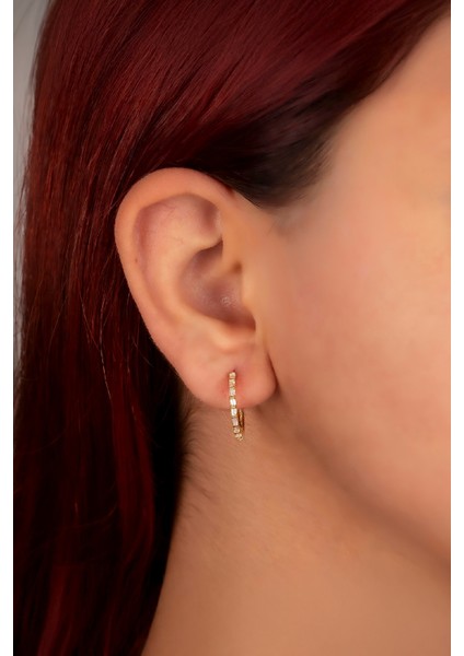 925 Ayar Gümüş Altın Kaplama Orta Boy Baget Taşlı Küpe fiyatları