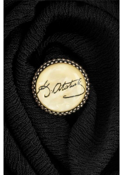 Sarı Zemin Üzeri Atatürk İmzalı Gümüş Rozet