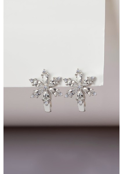 Beyaz Zirkon Taşlı Rodyumlu 925 Ayar Gümüş Çiçek Küpe