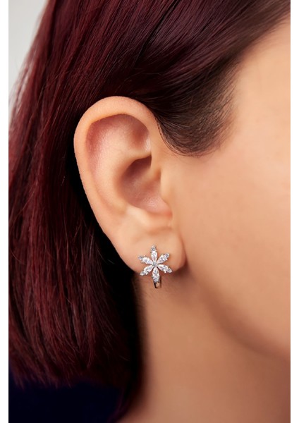 Beyaz Zirkon Taşlı Rodyumlu 925 Ayar Gümüş Çiçek Küpe fiyatları