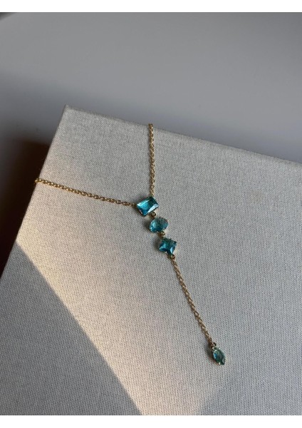 Mavi Baget Taşlı Uzun Y Kolye – Altın Renk Işıltılı ve Zarif Kadın Takı indirimleri