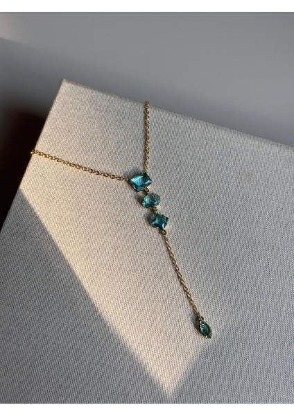 Mavi Baget Taşlı Uzun Y Kolye – Altın Renk Işıltılı ve Zarif Kadın Takı