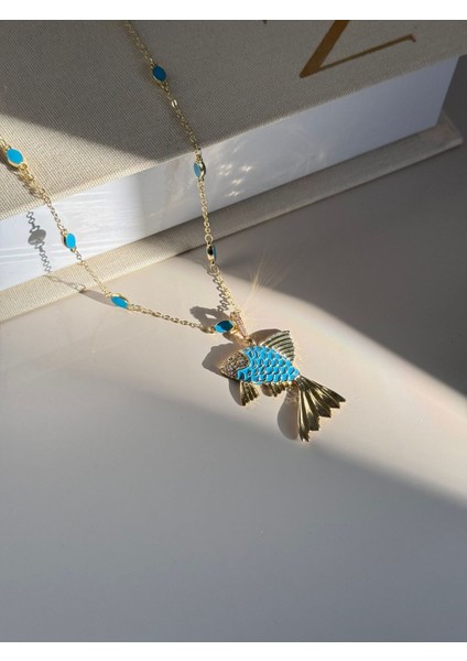 Altın Renk Mavi Balık Figürlü Kadın Kolye – Canlı ve Şık Tasarım modelleri