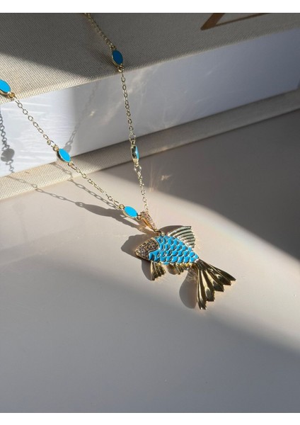 Altın Renk Mavi Balık Figürlü Kadın Kolye – Canlı ve Şık Tasarım fırsatları