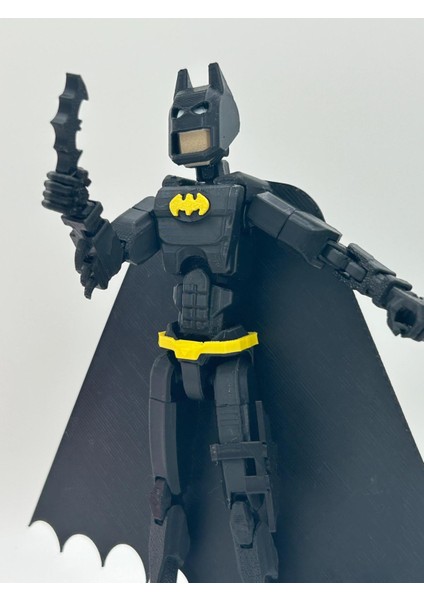Dummy Batman Figür 14 cm – 2 Ekstra Maske, Batarang & 3 Farklı El Modeli – Koleksiyon Oyuncak