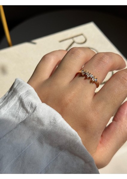 Altın Renk Taş Detaylı Kadın Çelik Yüzük – Zarif ve Işıltılı Tasarım | Lerosy Co. fırsatları