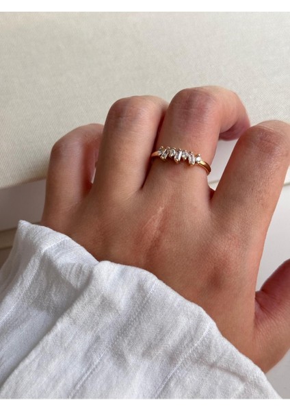 Altın Renk Taş Detaylı Kadın Çelik Yüzük – Zarif ve Işıltılı Tasarım | Lerosy Co.