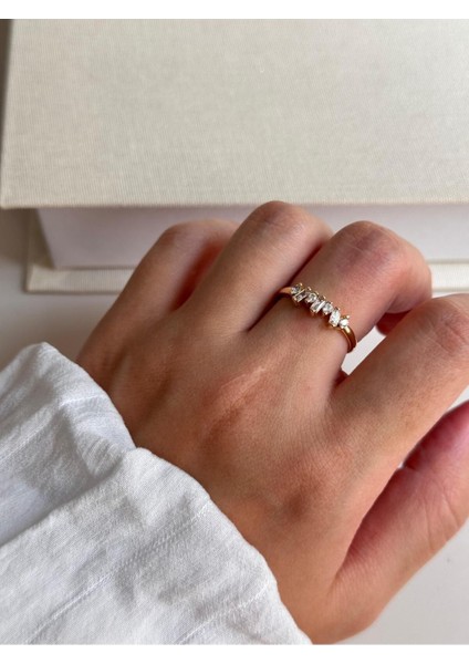 Altın Renk Taş Detaylı Kadın Çelik Yüzük – Zarif ve Işıltılı Tasarım | Lerosy Co.