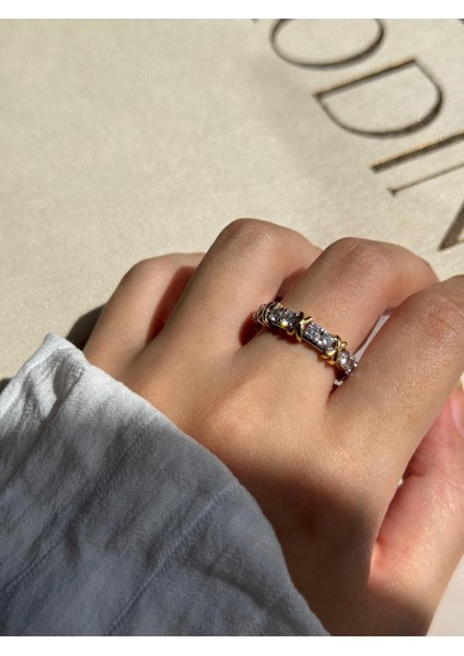 Gold ve Gümüş Renk Taş Detaylı Kadın Çelik Yüzük – Işıltılı ve Zarif Tasarım | Lerosy Co. fiyatları