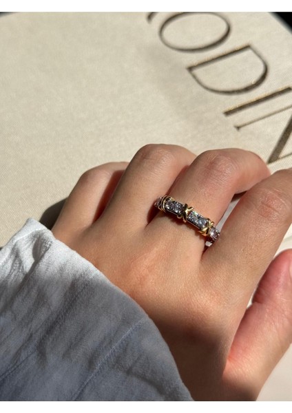 Gold ve Gümüş Renk Taş Detaylı Kadın Çelik Yüzük – Işıltılı ve Zarif Tasarım | Lerosy Co. fırsatları