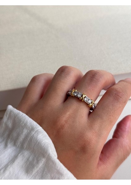 Gold ve Gümüş Renk Taş Detaylı Kadın Çelik Yüzük – Işıltılı ve Zarif Tasarım | Lerosy Co. indirimleri