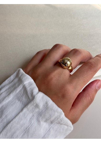 Altın Renk Yuvarlak Bombeli Taş Detaylı Kadın Çelik Yüzük – Zarif ve Şık Tasarım