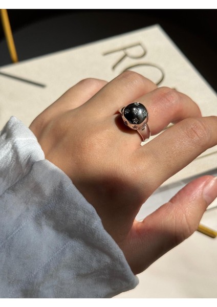 Gümüş Renk Yuvarlak Bombeli Taş Detaylı Kadın Çelik Yüzük – Zarif ve Şık Tasarım fiyatları