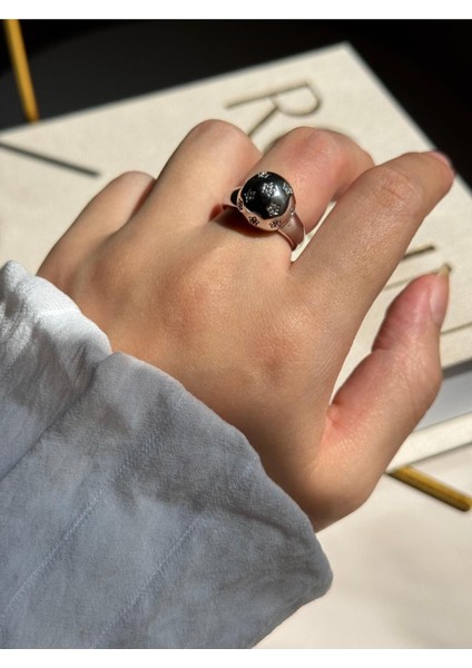 Gümüş Renk Yuvarlak Bombeli Taş Detaylı Kadın Çelik Yüzük – Zarif ve Şık Tasarım modelleri