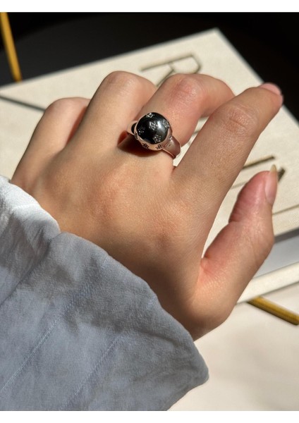 Gümüş Renk Yuvarlak Bombeli Taş Detaylı Kadın Çelik Yüzük – Zarif ve Şık Tasarım fırsatları