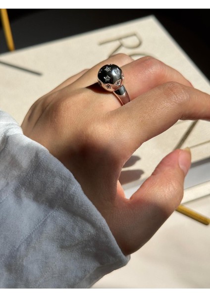 Gümüş Renk Yuvarlak Bombeli Taş Detaylı Kadın Çelik Yüzük – Zarif ve Şık Tasarım indirimleri