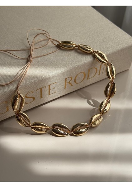 Altın Renk Deniz Kabuğu Detaylı Ayarlanabilir Kadın Kolye – Yazlık ve Bohem Tasarım modelleri