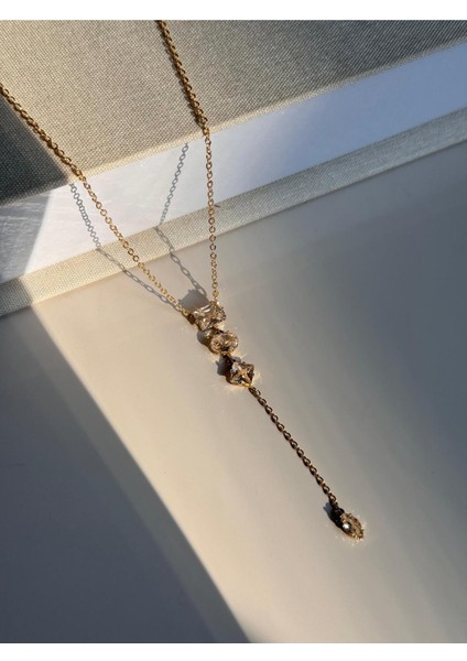 Baget Taşlı Uzun Y Kolye – Altın Renk Işıltılı ve Zarif Kadın Takı modelleri