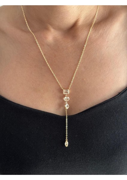Baget Taşlı Uzun Y Kolye – Altın Renk Işıltılı ve Zarif Kadın Takı