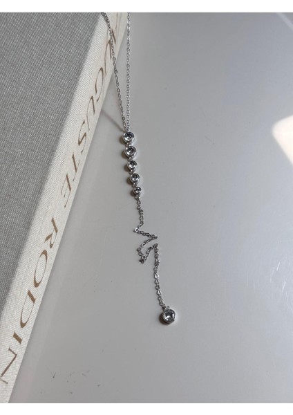 Taş Detaylı Uzun Y Kolye – Gümüş Renk Zarif ve Işıltılı Kadın Tasarımı Lerosy Co. indirimleri
